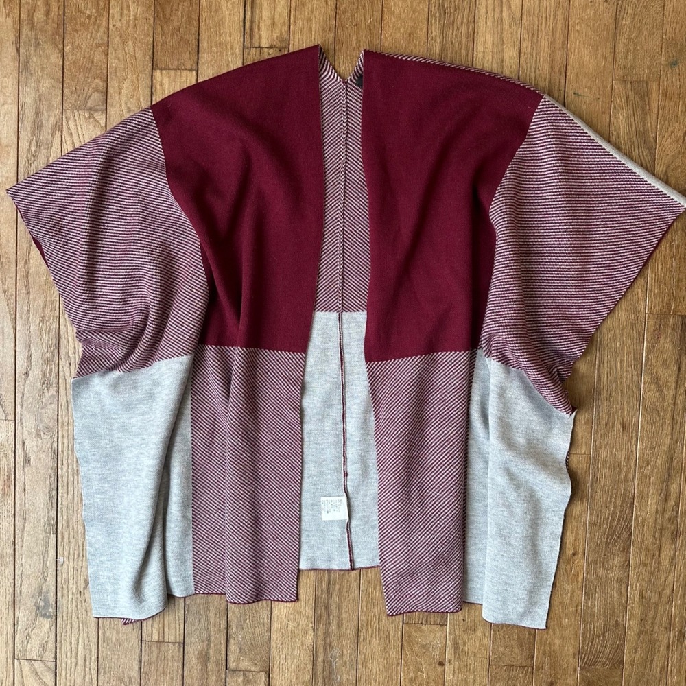 FATE Knit Poncho Cape Burgundy Gray Plaid Geometric Colorblock OS Cozy Shawl‎